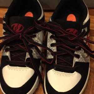 Heelys Youth Size 4 - Brand New